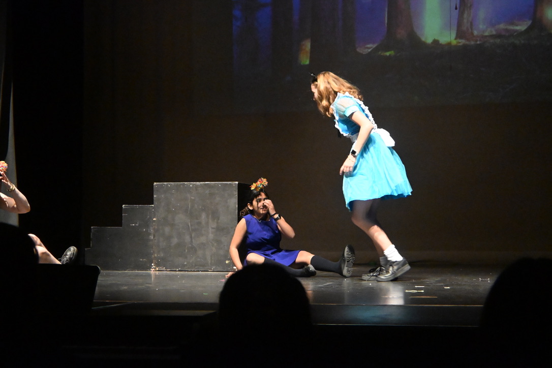 Alice in Wonderland production moment 6